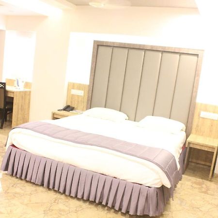 Nimantran Hotell Navi Mumbai Exteriör bild