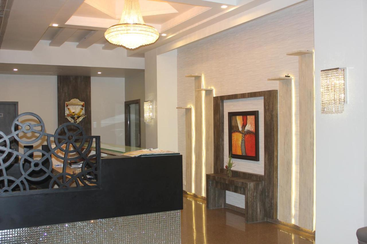 Nimantran Hotell Navi Mumbai Exteriör bild