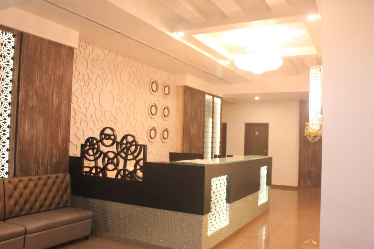 Nimantran Hotell Navi Mumbai Exteriör bild