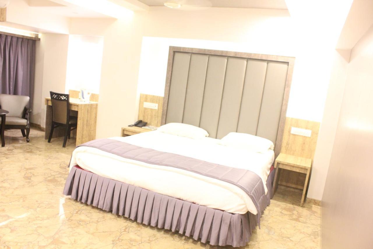 Nimantran Hotell Navi Mumbai Exteriör bild