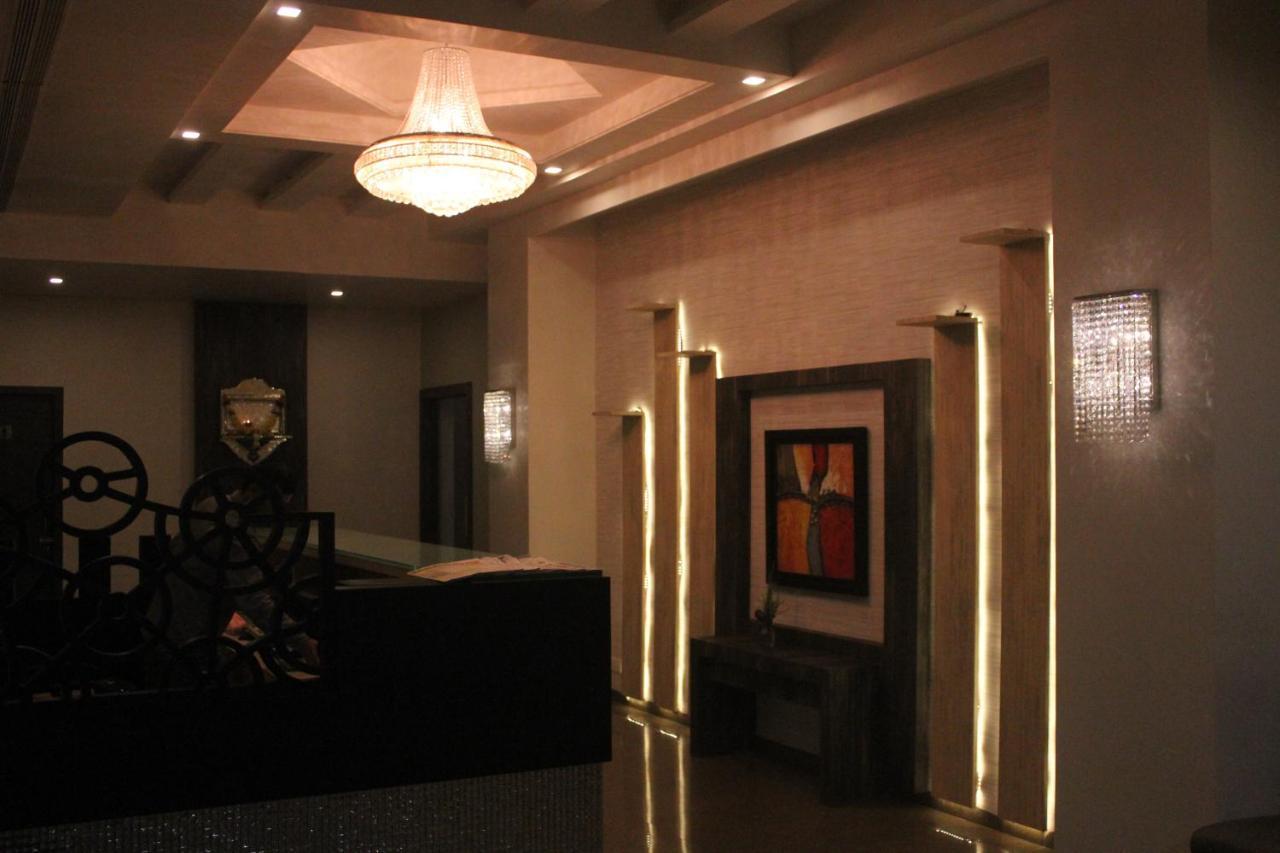 Nimantran Hotell Navi Mumbai Exteriör bild