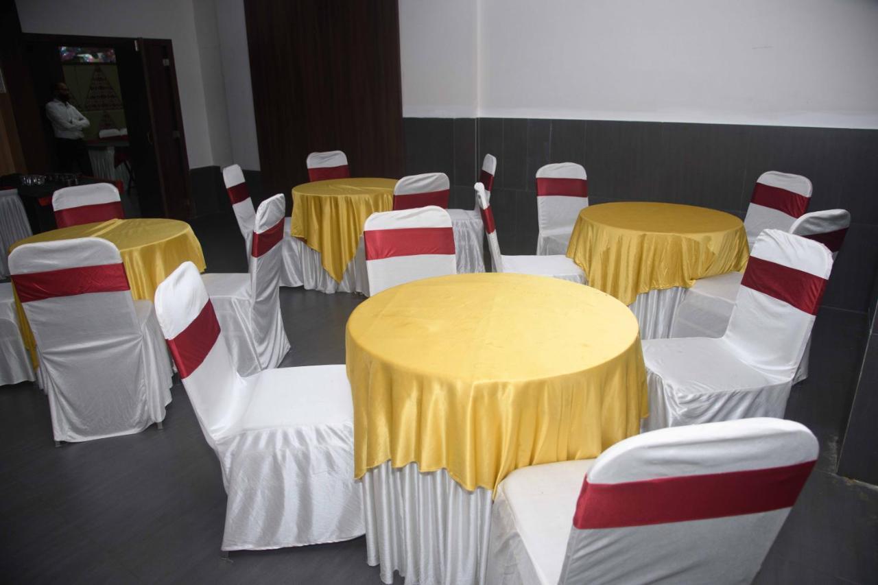 Nimantran Hotell Navi Mumbai Exteriör bild