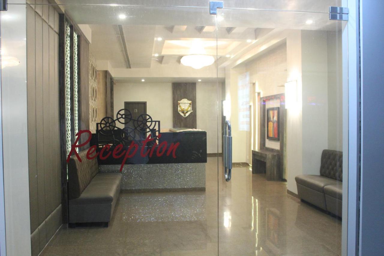 Nimantran Hotell Navi Mumbai Exteriör bild
