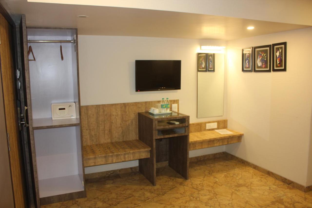 Nimantran Hotell Navi Mumbai Exteriör bild