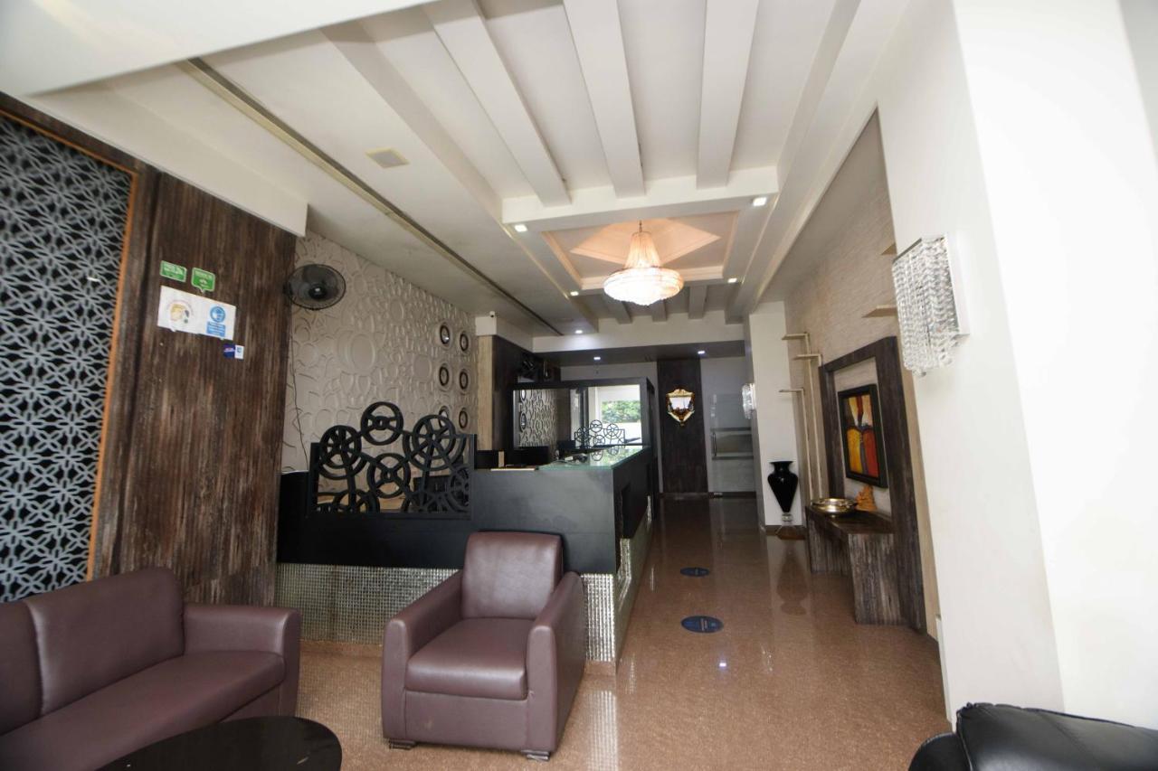 Nimantran Hotell Navi Mumbai Exteriör bild