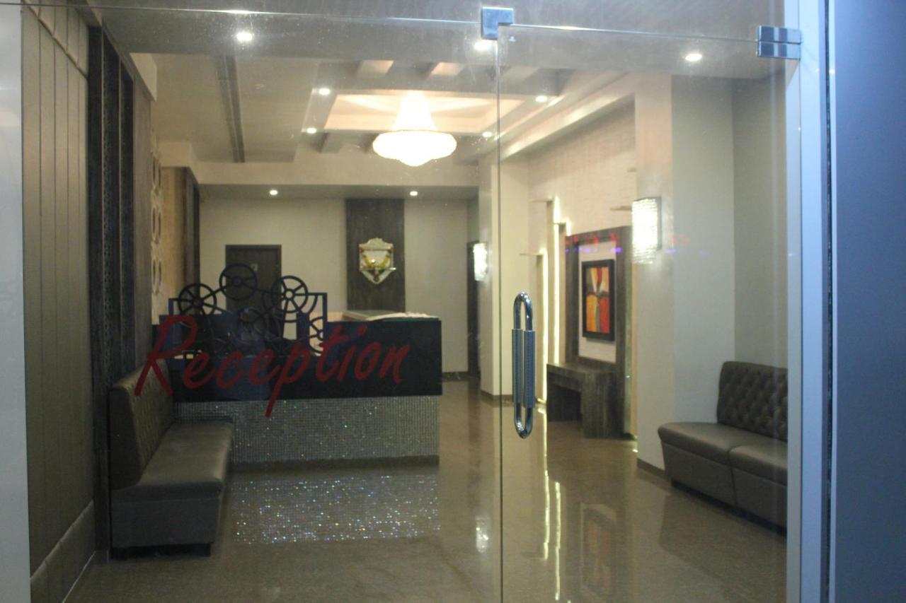Nimantran Hotell Navi Mumbai Exteriör bild