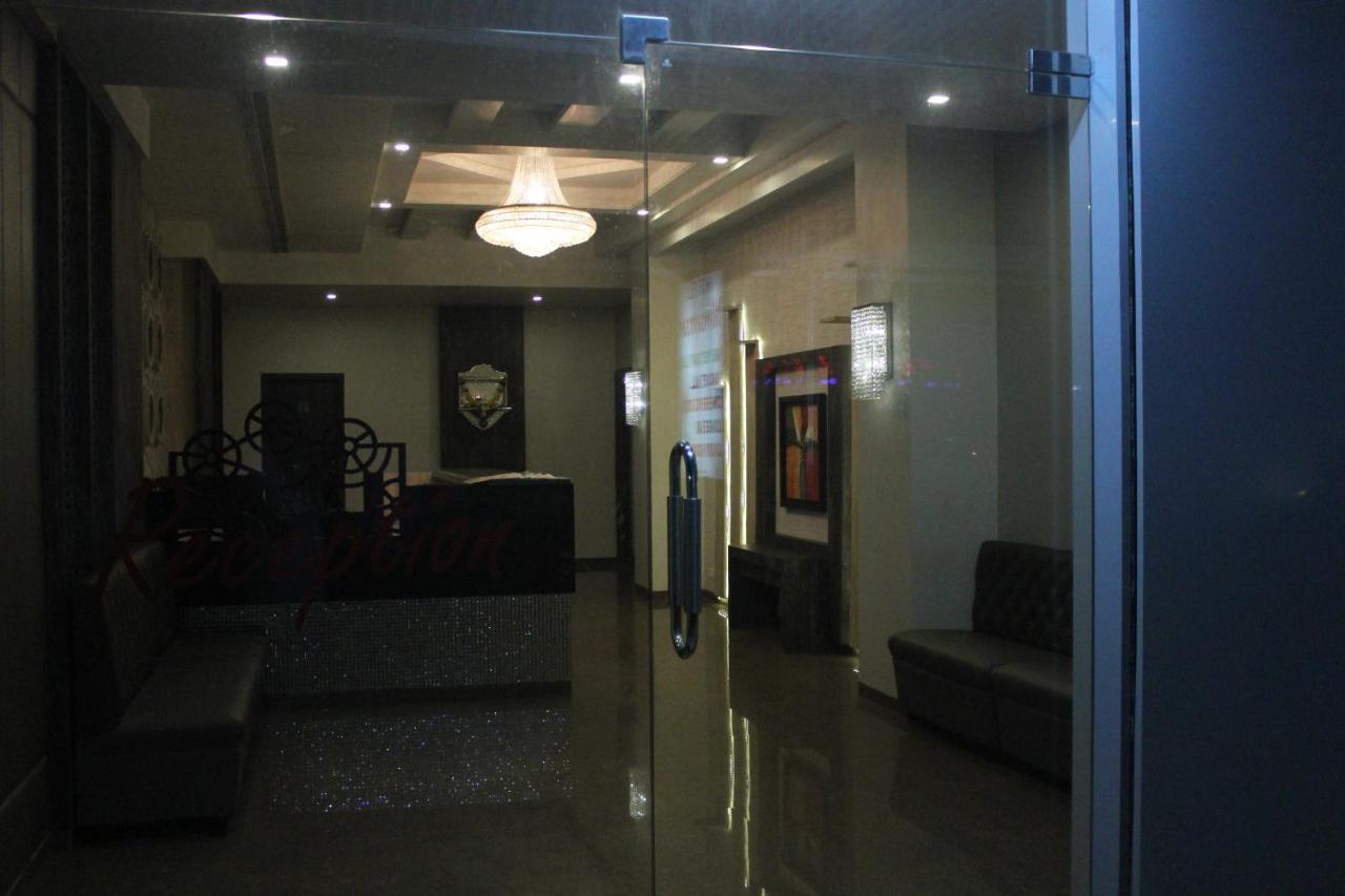 Nimantran Hotell Navi Mumbai Exteriör bild