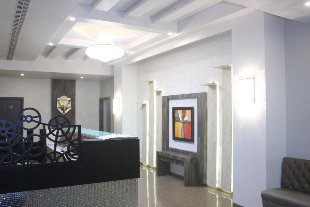 Nimantran Hotell Navi Mumbai Exteriör bild