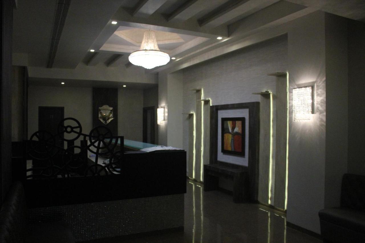 Nimantran Hotell Navi Mumbai Exteriör bild