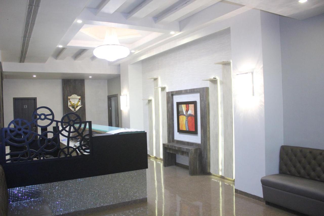 Nimantran Hotell Navi Mumbai Exteriör bild