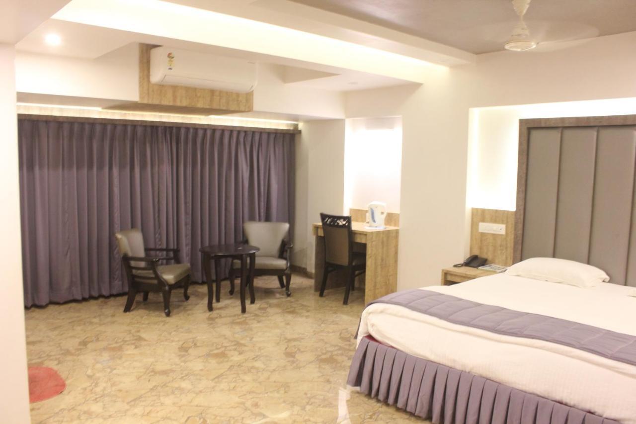 Nimantran Hotell Navi Mumbai Exteriör bild